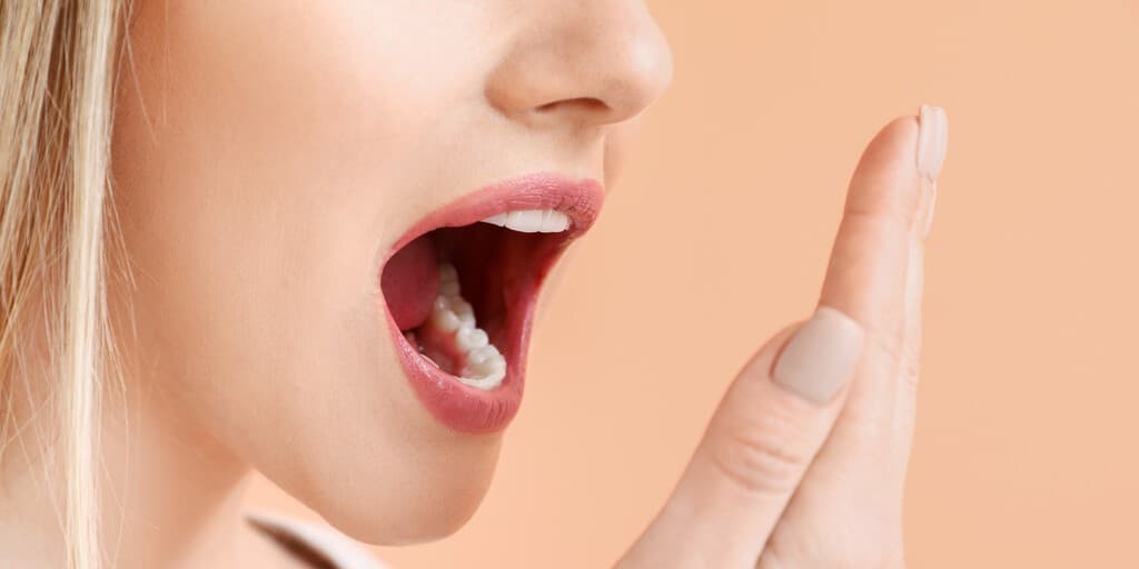 kwaśny posmak w ustach